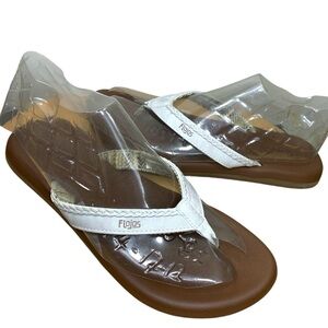 Flojos White Strap Thong Sandals with Brown Footbed Sz 8 Comfy Neural Beach
